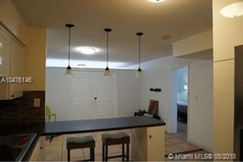 1170 NE 191st St-Unit -27 in Miami, FL - Building Photo - Building Photo