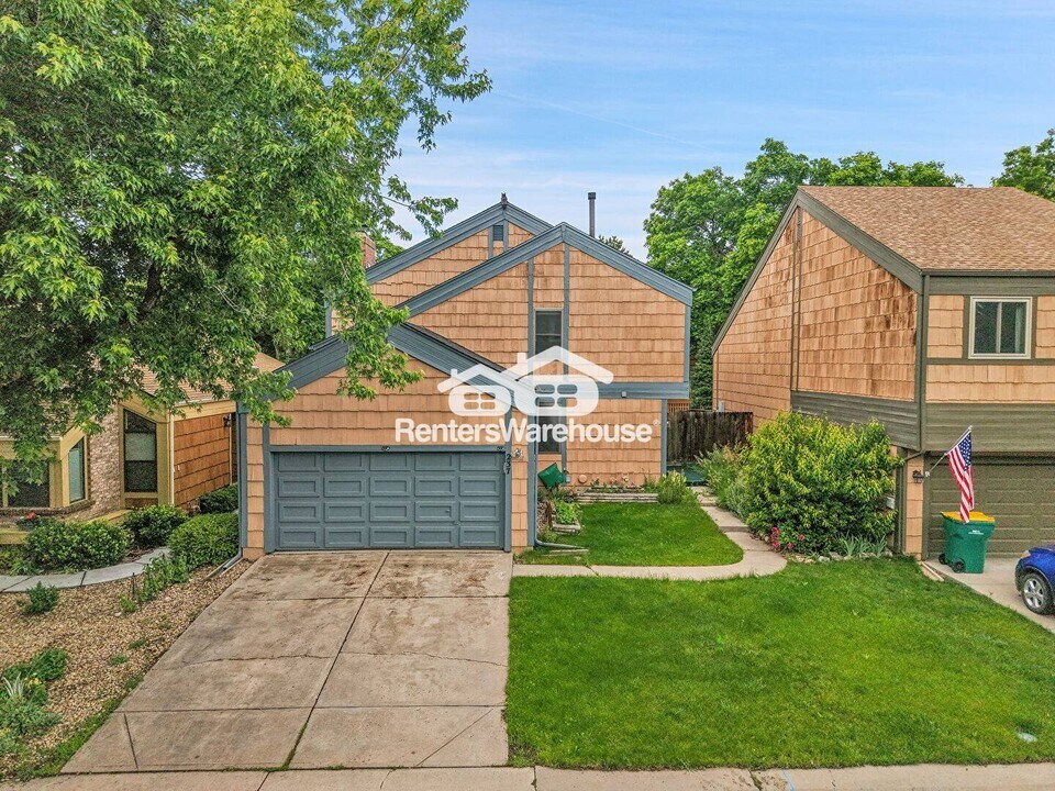 10222 W Ida Ave in Littleton, CO - Building Photo