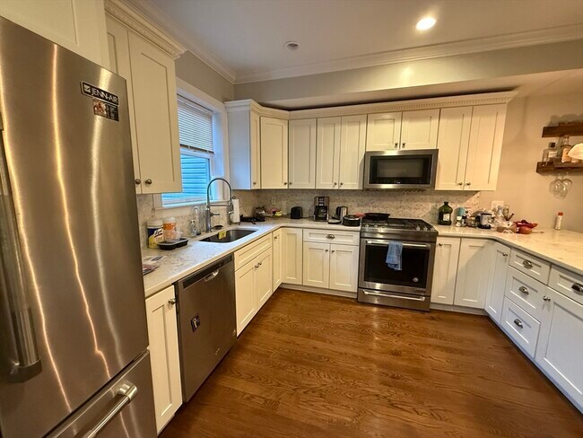 property at 323 W 4th St