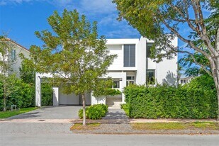 285 W Mashta Dr in Miami, FL - Building Photo