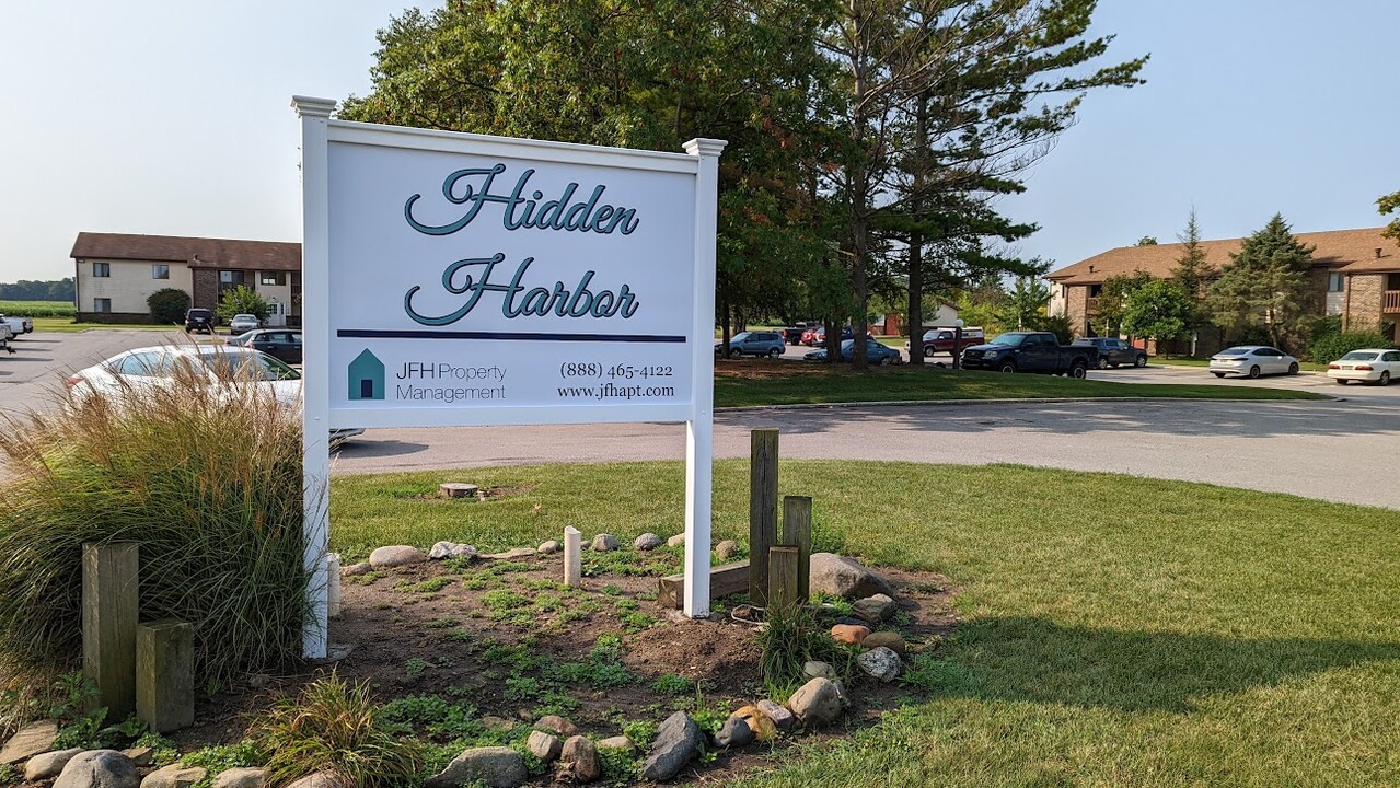 Hidden Harbor Villas in Three Oaks, MI - Foto de edificio