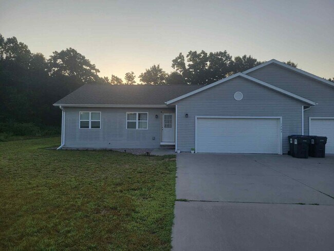 property at 1263 Evergreen Ave