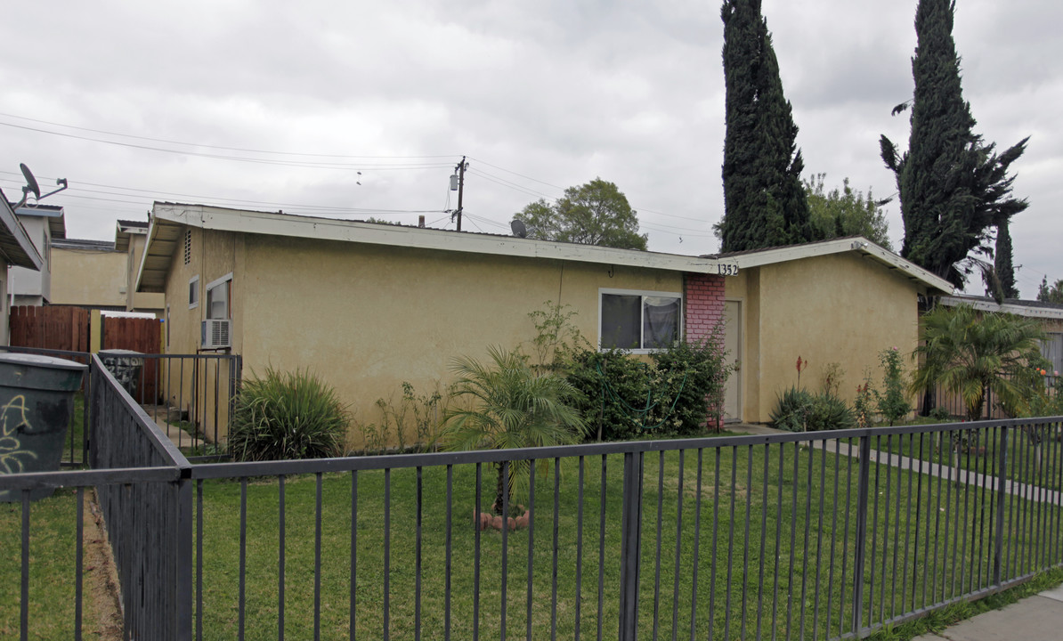 1352 N Parkside Ave in Ontario, CA - Building Photo