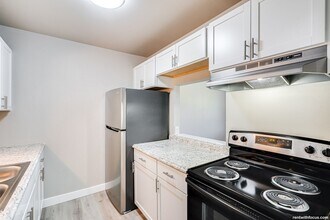 The Grove on Lombard in Oshkosh, WI - Building Photo - Building Photo