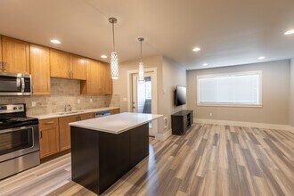 1931 Grant NW Ave in Corvallis, OR - Foto de edificio - Building Photo