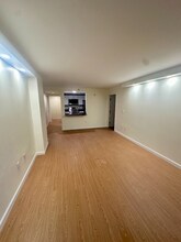 10 Museum Way, Unit 321 in Cambridge, MA - Foto de edificio - Building Photo