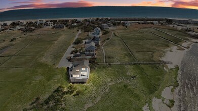 552 Dune Rd in Southampton, NY - Building Photo - Building Photo