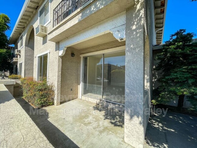 1104 Delna Manor Ln in San Jose, CA - Foto de edificio - Building Photo