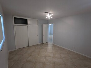 2402 NE 5th Ave in Boca Raton, FL - Building Photo - Building Photo