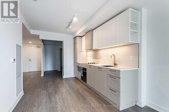 19 Western Battery Rd in Toronto, ON - Building Photo - Building Photo