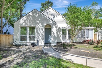 7 Bitterwood Ct in Spring, TX - Foto de edificio - Building Photo