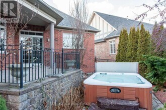 50 Links Ln in Brampton, ON - Building Photo - Building Photo