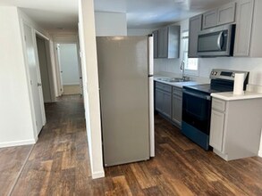 211 Landsdowne St in Blacksburg, VA - Foto de edificio - Building Photo