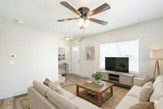 1096 E 22nd Ave in Columbus, OH - Building Photo - Building Photo