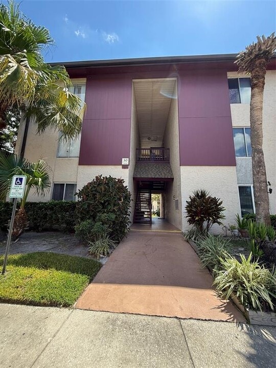 3861 S Lake Dr in Tampa, FL - Building Photo