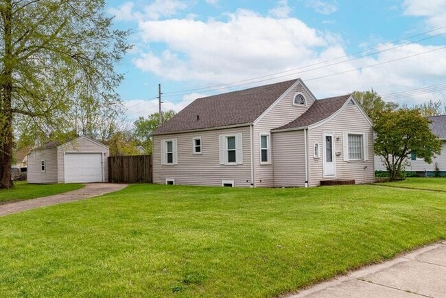 1011 E Battell St in Mishawaka, IN - Building Photo - Building Photo