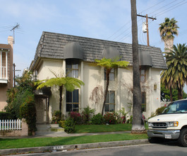 419 S Palm Dr in Beverly Hills, CA - Foto de edificio - Building Photo