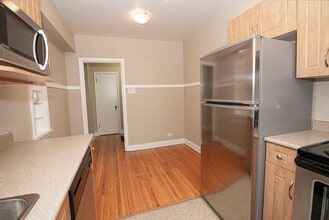 250 Broadway Apartment in Winnipeg, MB - Building Photo - Building Photo