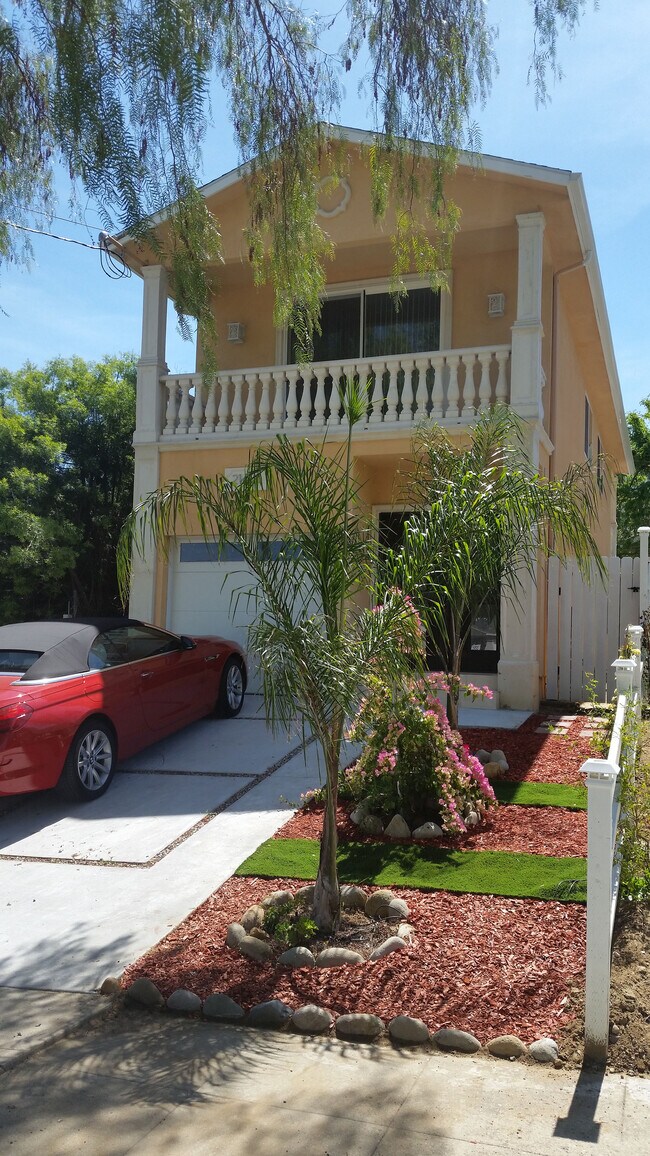 21426 Dumetz Rd Rentals in Woodland Hills, CA