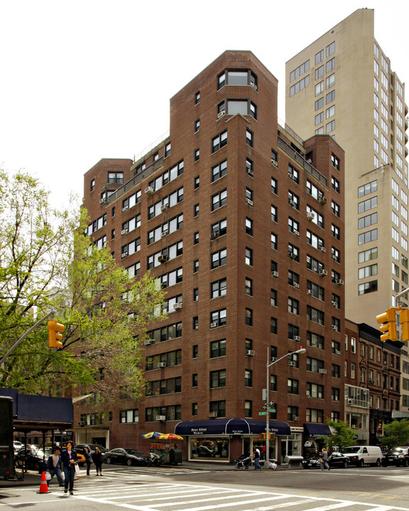 30 E 81st St in New York, NY - Building Photo