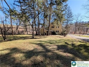 3470 Rhododendron Dr in Northampton, PA - Foto de edificio - Building Photo