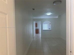 6912 NW 179th St in Hialeah, FL - Building Photo - Building Photo