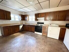 26-28 Harbor View St in Boston, MA - Building Photo