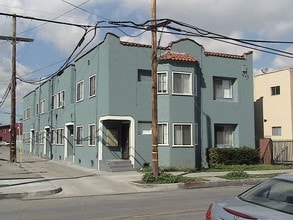 725 Orange Ave in Long Beach, CA - Building Photo - Building Photo