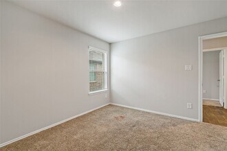 2327 Pettingell Wy in Spring, TX - Foto de edificio - Building Photo