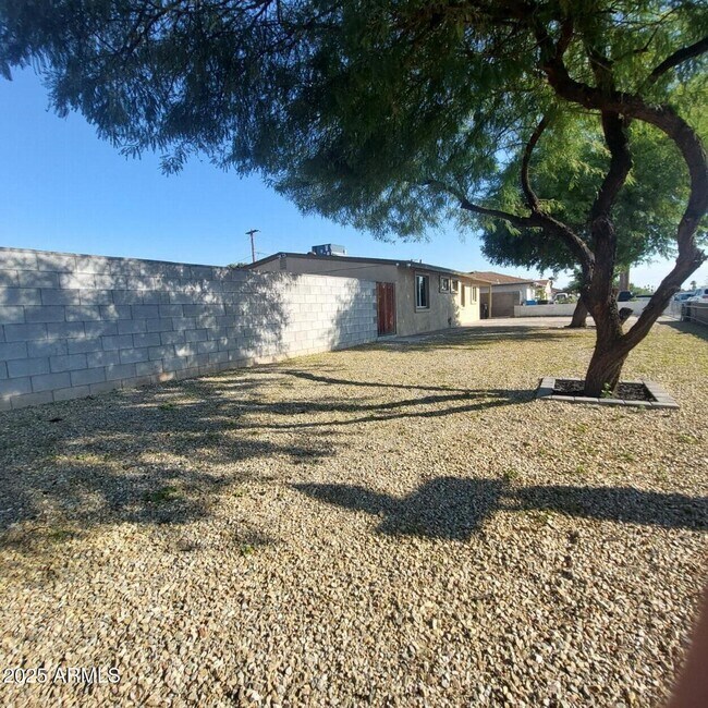 3852 W Earll Dr in Phoenix, AZ - Building Photo - Building Photo