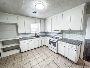 2528 W I 44 Service Rd in Oklahoma City, OK - Building Photo - Building Photo