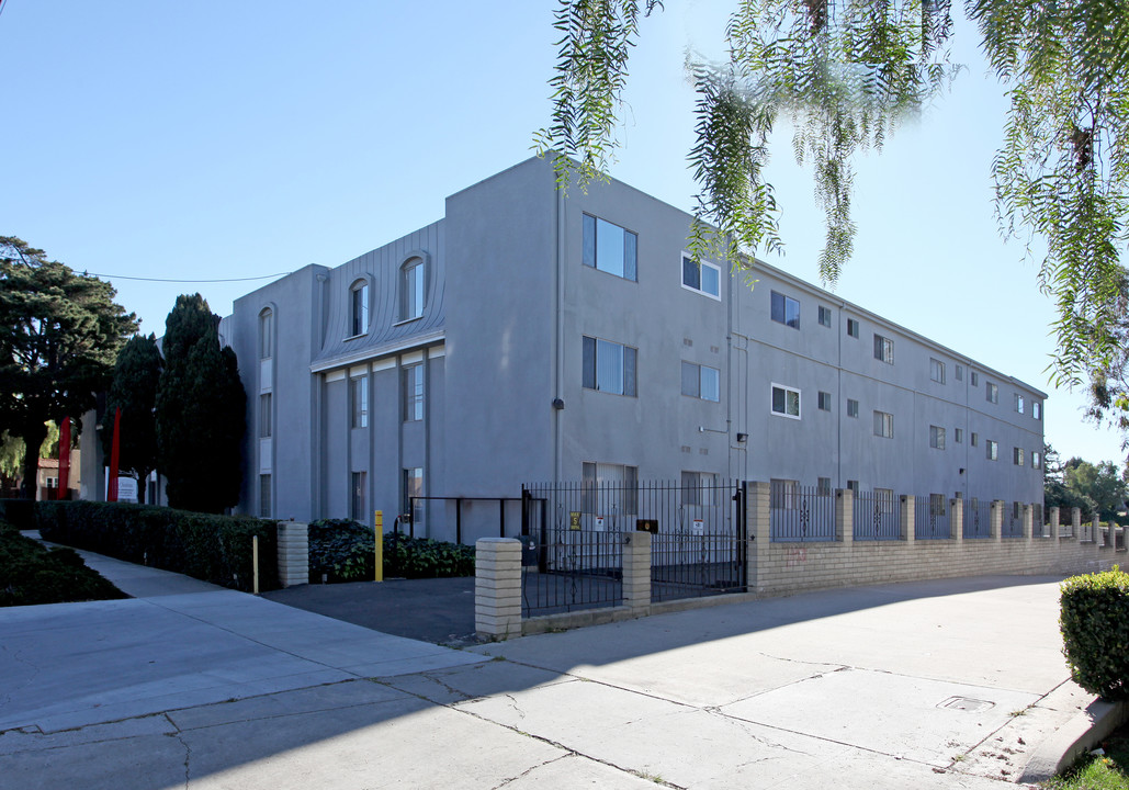 Le Chateau Apartments in Chula Vista, CA - Foto de edificio