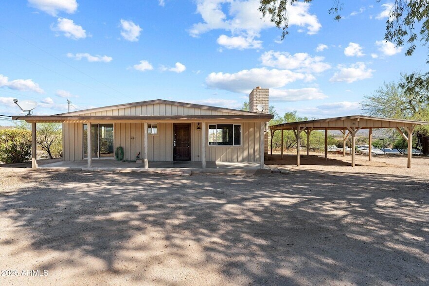 692 W Wickenburg Way in Wickenburg, AZ - Building Photo
