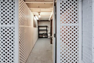 385 Meridian St, Unit #1 in Boston, MA - Foto de edificio - Building Photo