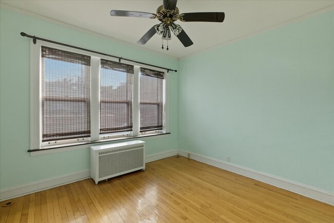 7409 N Claremont Ave, Unit 1 in Chicago, IL - Foto de edificio - Building Photo