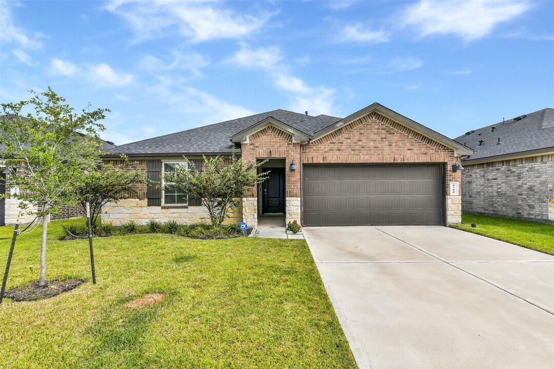 9710 Wall St in Texas City, TX - Building Photo