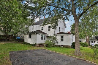 41 Baker St, Unit 1 in Malden, MA - Foto de edificio - Building Photo