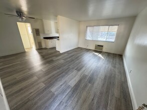 1133 E Alosta Ave-Unit -#12 in Azusa, CA - Building Photo - Building Photo