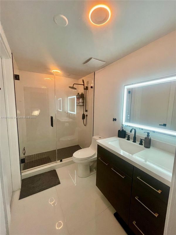 690 SW 1st Ct in Miami, FL - Building Photo - Building Photo