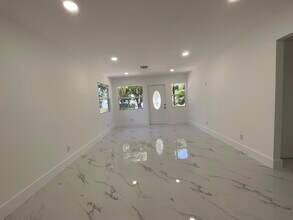 700 Tallapoosa St in West Palm Beach, FL - Foto de edificio - Building Photo