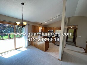 2820 Blue Ridge Dr in Woodbury, MN - Building Photo - Building Photo