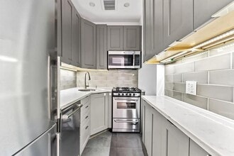 195 Prospect Park W in Brooklyn, NY - Building Photo - Building Photo