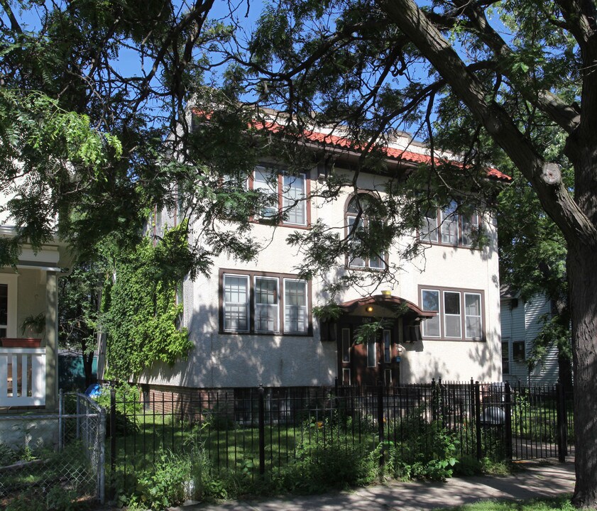 2504 17th Ave S in Minneapolis, MN - Building Photo