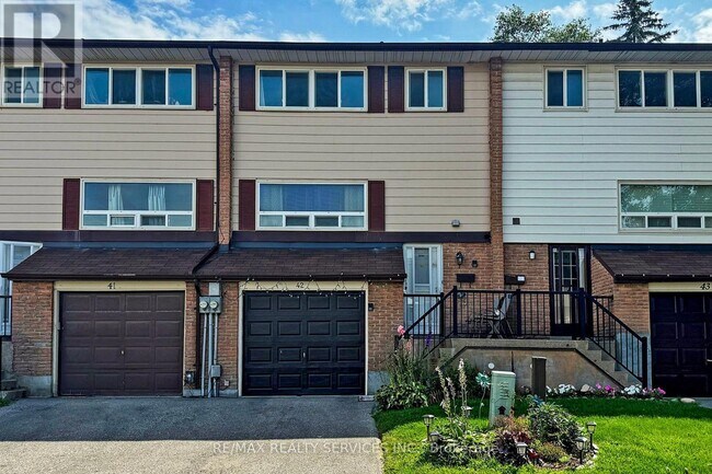 321 Blackthorn St in Oshawa, ON - Building Photo - Building Photo