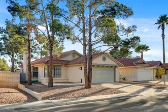 8504 Manalang Rd in Las Vegas, NV - Building Photo - Building Photo