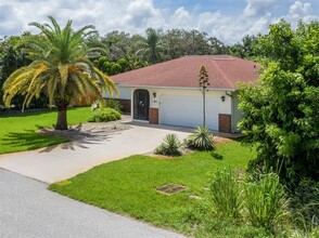 1211 Southland Rd in Venice, FL - Foto de edificio - Building Photo