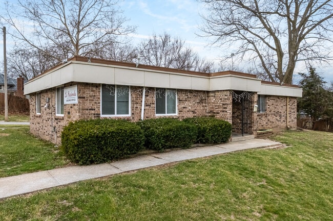 La Hacienda in Kansas City, KS - Building Photo - Building Photo