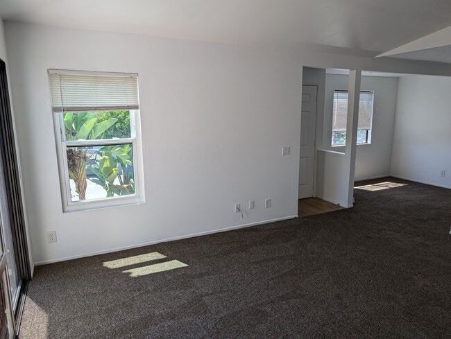 9388 Twin Trails Dr, Unit 205 in San Diego, CA - Foto de edificio - Building Photo