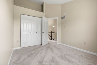 Hawthorne Estates in Oakdale, PA - Building Photo - Building Photo