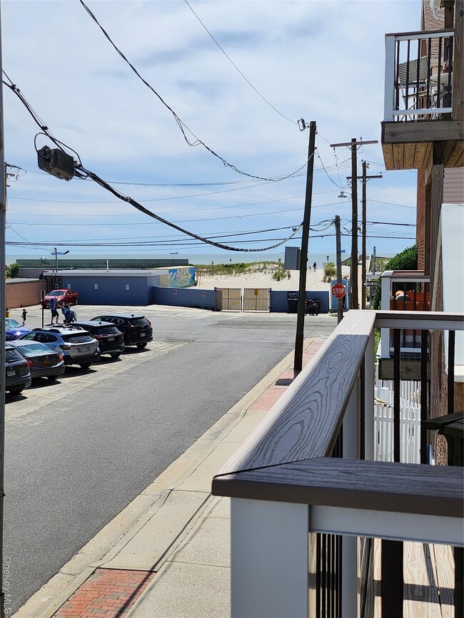 73 Pacific Blvd in Long Beach, NY - Building Photo - Building Photo